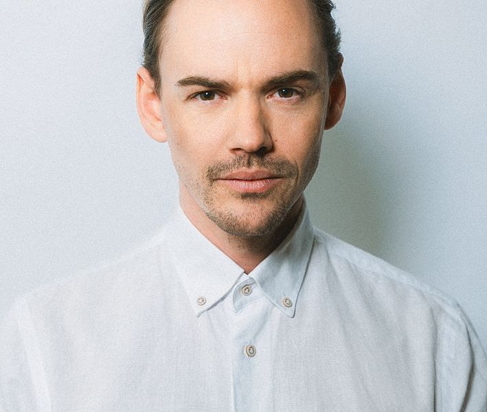English Culinary Delights: Actor Anton Zetterholm's Love for a Traditional Roast - News Directory 3