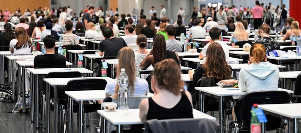 Medizinpl-tze-FP-Volksanwalt-sieht-Ende-der-Diskriminierung-sterreichischer-Studierender