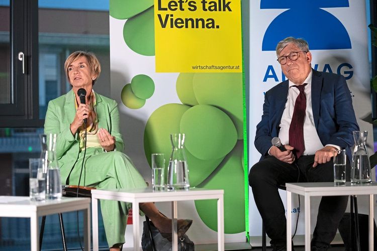 Andrea Faast von der Wirtschaftskammer Wien und der SPÖ-Gemeinderat Kurt Stürzenbecher