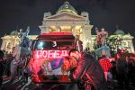 Euphorie, aber schwieriger Umbau: Vučić ist weg, seine Kader bleiben noch Die Studierendenbewegung muss rasch die Gefolgsleute des autoritären Regimes in Serbien loswerden, um das Land neu aufzustellen. Und sie muss eigene Positionen klären – nicht zuletzt zu Russland und der EU