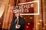 Nacktszene: Wenders zieht Film nach Schwarzer-Kritik vorerst zurück Im Streit um eine Nacktszene in "Falsche Bewegung" mit der damals 13-jährigen Nastassja Kinski konnte die Schauspielerin einen ersten Erfolg verbuchen