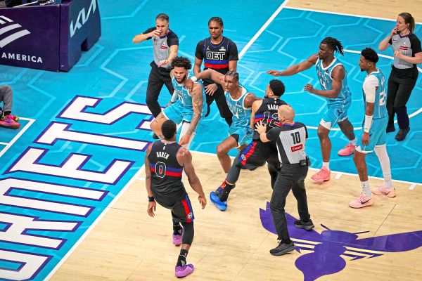 wilde-szenen-in-der-nba-spieler-gehen-aufeinander-los