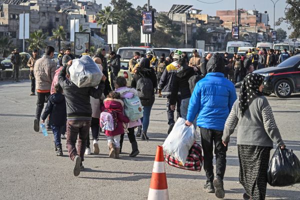 Weiter-Gewalt-in-Aleppo-Zehntausende-Menschen-fliehen