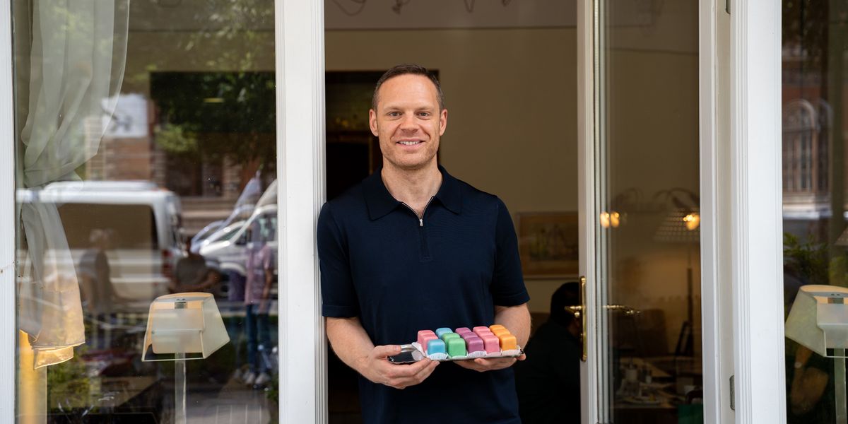 Café Prückel: Regenbogen-Punschkrapferln statt Schmuseverbot für Lesben