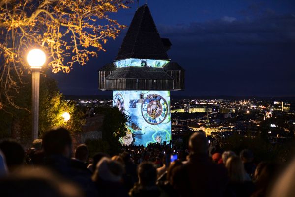 Steireranzug-Regionalit-t-trifft-auf-kommunistische-Sozialnostalgie-Die-bipolare-Steiermark