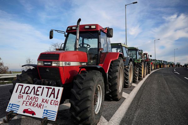 Zugest-ndnisse-und-Drohungen-Griechische-Regierung-versucht-Bauern-Blockaden-zu-beenden