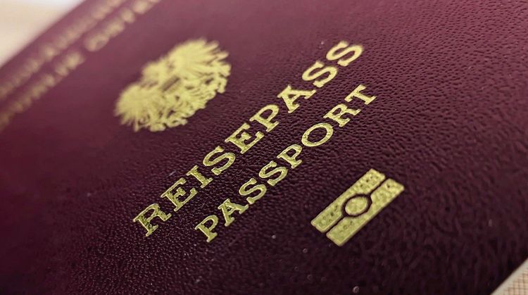 Deckel eines österreichischen EU-Reisepasses