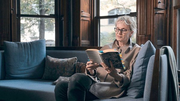 Siri-Hustvedts-Weiterleben-Buch-nach-dem-Tod-ihres-Mannes-Paul-Auster