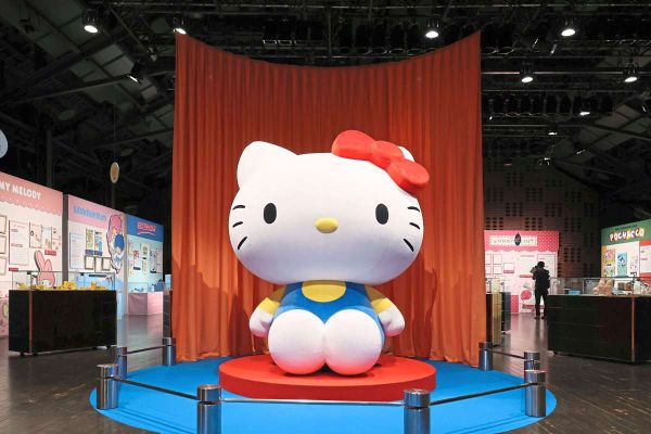 Hello Kitty - Figure 1