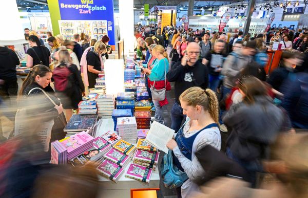 Leipziger-Buchmesse-mit-Besucherrekord-in-unsicheren-Zeiten