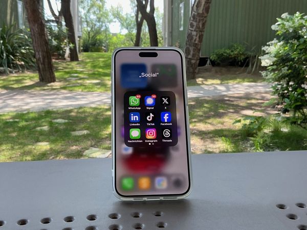Smartphone-im-Sommer-Tipps-gegen-den-Hitzetod