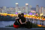 Der europäische Traum und der Weg nach Hause: Was die Zukunft für junge Ukrainer bereithält 1,2 Millionen junge Menschen haben die angegriffene Ukraine verlassen, etwa zwei Millionen im Land sind weder in Ausbildung noch in Beschäftigung. Nun will man ihnen gute Chancen bieten