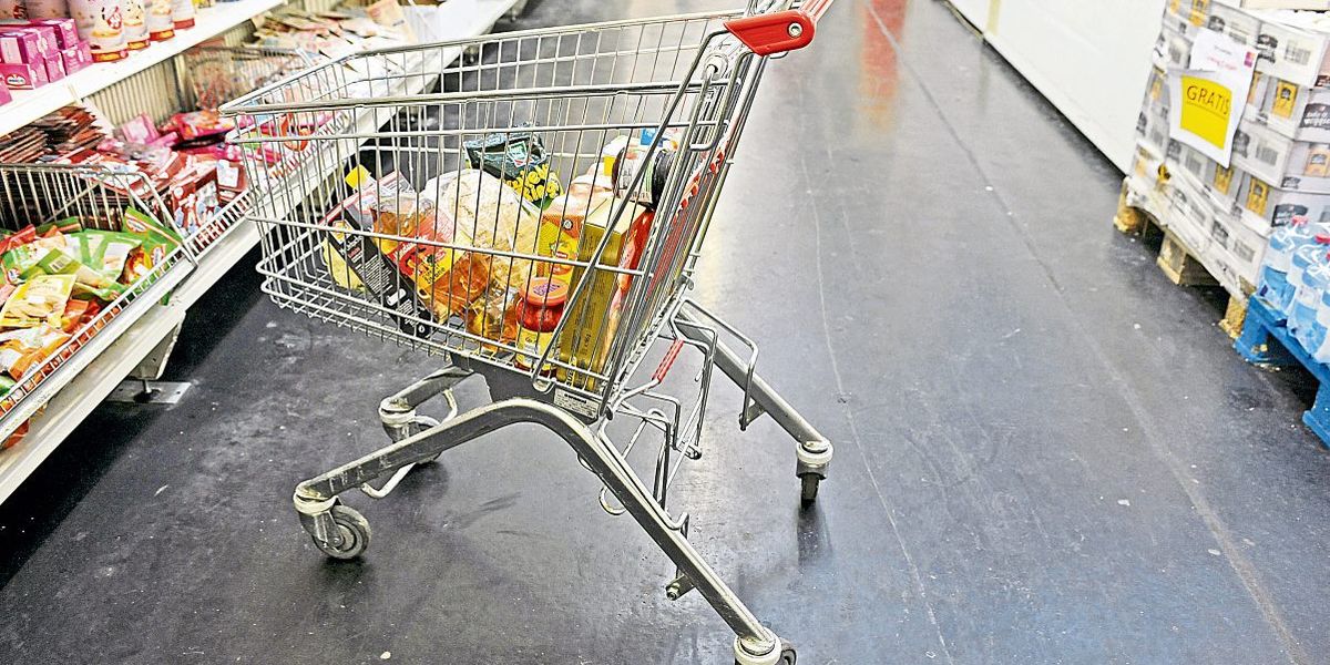Einkauf im Sozialmarkt: "200 Euro bleiben uns im Monat zum Leben"
