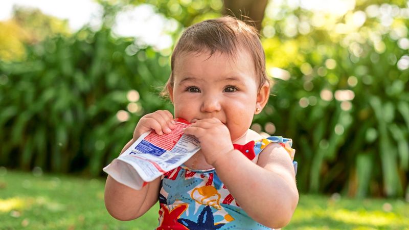 Plastik in Kindernahrung: Ein Quetschie kann mehr als 11.000 Plastikpartikel enthalten