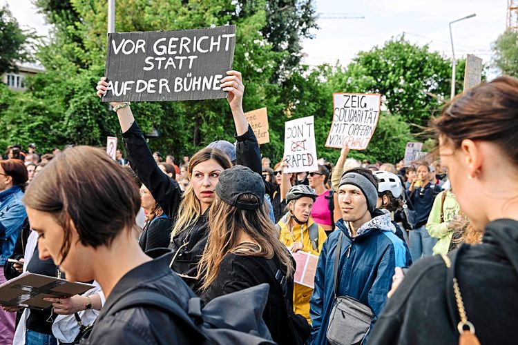 Demonstration gegen Rammstein in Wien