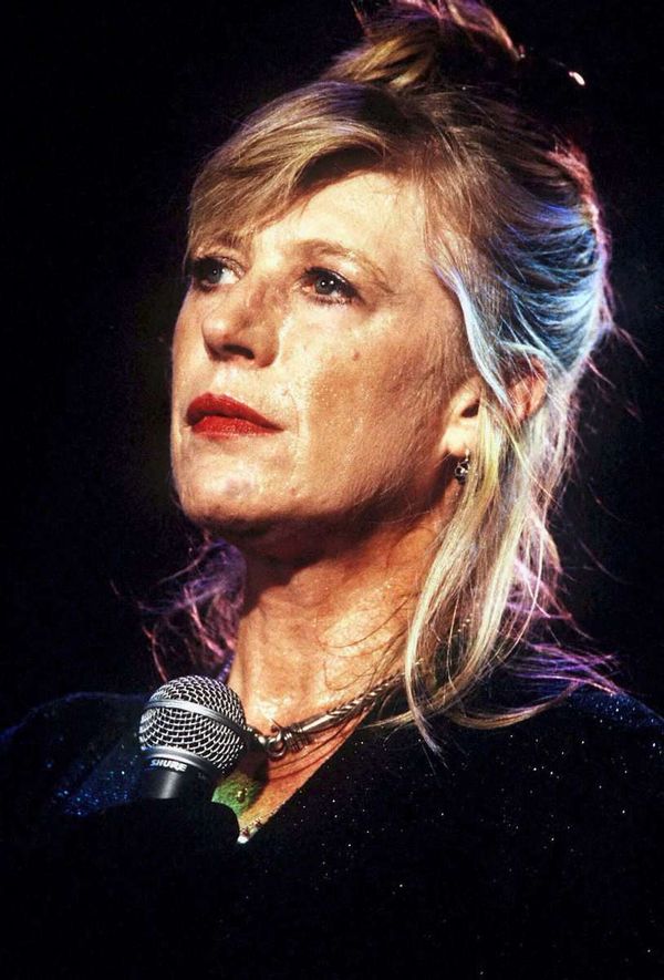 zum-tod-der-gro-en-britischen-poptrag-din-marianne-faithfull