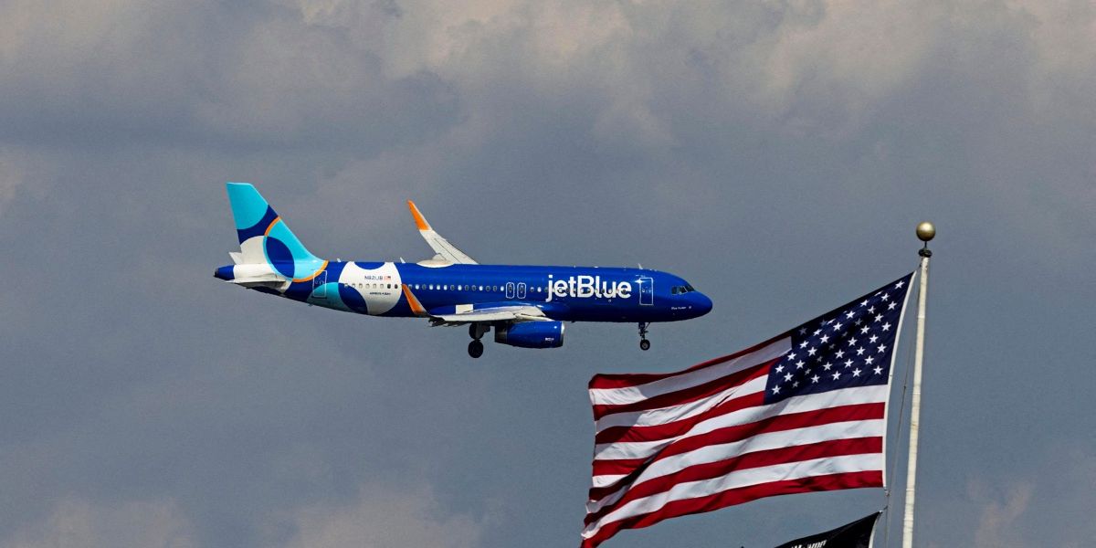 Kinder bleiben am Boden: Der erste Adults-only-Flug hebt ab