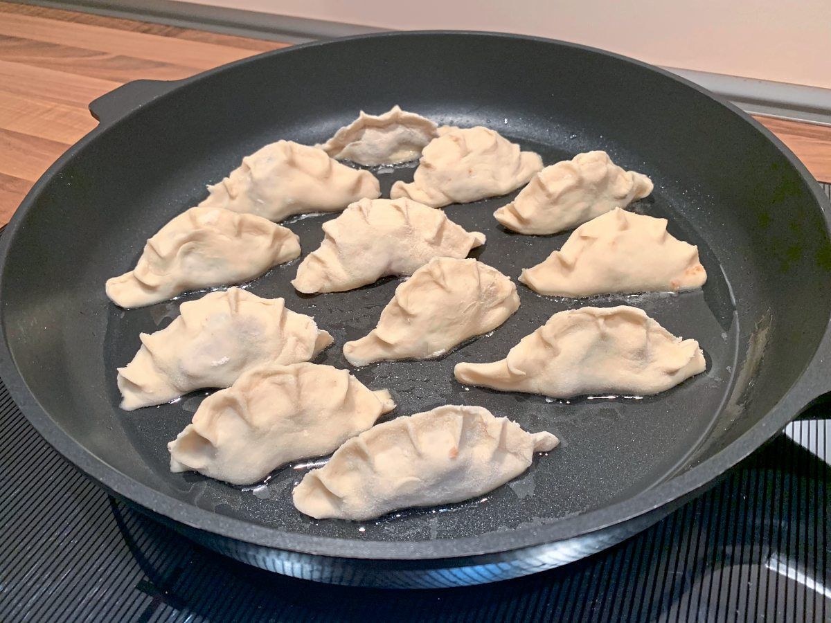 Gyozas – Rezept für asiatische Teigtaschen - Hauptspeisen - derStandard ...