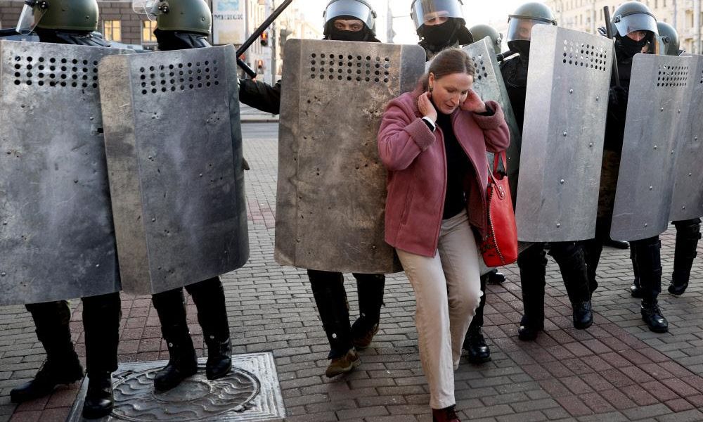 Viele Festnahmen Bei Großer Sonntagsdemonstration Gegen Lukaschenko Europa Derstandardde 