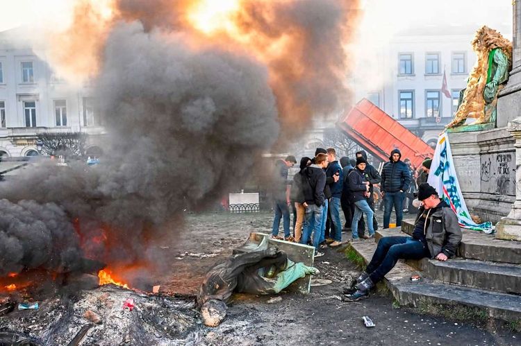 Feuer und Ausschreitungen in Brüssel