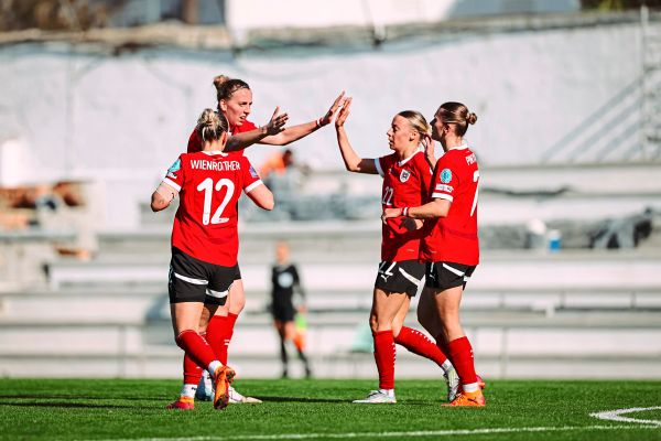 Wienroither-und-Campbell-st-rken-FB-Frauenteam