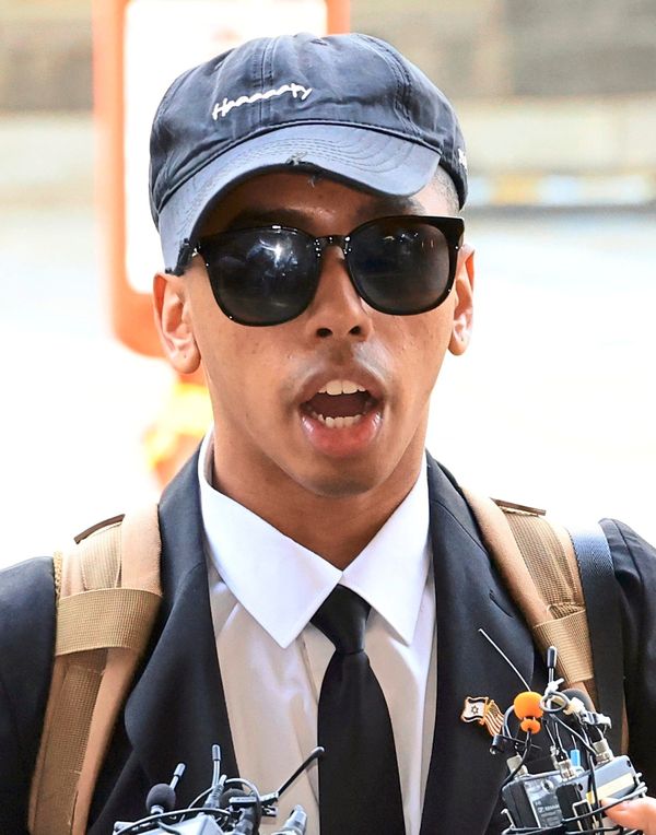 Respektlosigkeit-an-Mahnmal-Sechs-Monate-Haft-f-r-US-YouTuber-Johnny-Somali