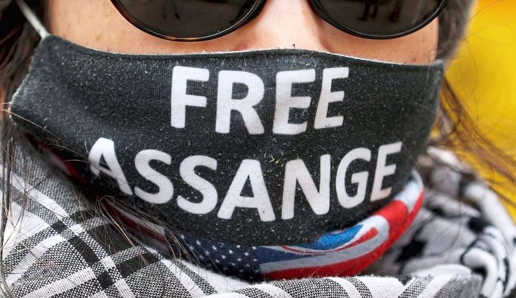 Reporter ohne Grenzen fordert die sofortige Freilassung von WikiLeaks-Gründer Julian Assange: Sorge um Gesundheitszustand