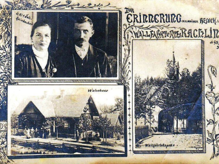 Eine Postkarte mit mehreren Motiven: Höllerhansl und seine Frau, sein Wohnhaus, und die Wallfahrtskapelle.