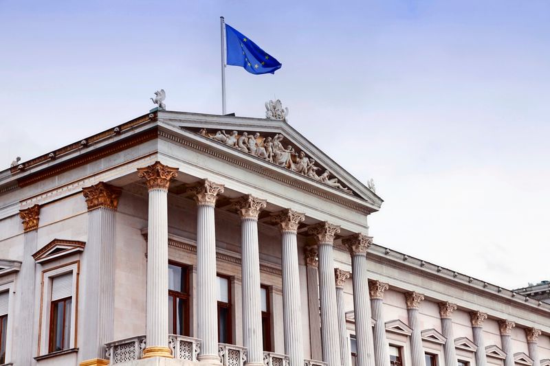 Österreicher sehen EU trotz Zukunftsängsten wieder positiver, wollen aber stärkere Union