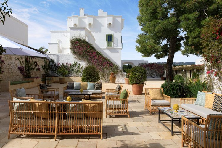 Die Bar-Terrasse im Hotel Masseria Torre Maizza in Apulien