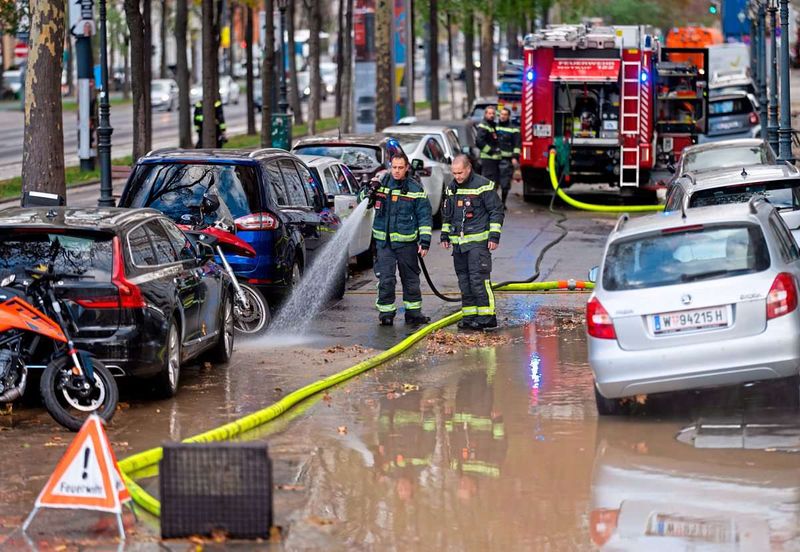 Wiener Ring geflutet: Wasserrohr wurde wegen Baustelle verlegt und brach