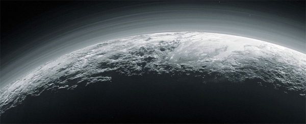 Pluto-ist-noch-exotischer-als-bisher-gedacht