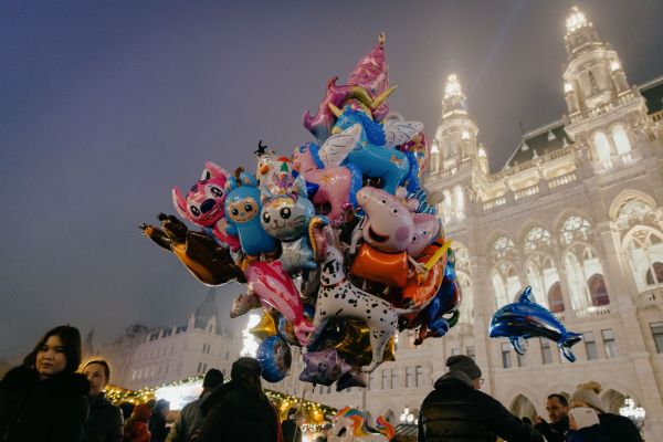 Sparkurs-hin-Inflation-her-Weihnachtsgesch-ft-l-uft-gut-und-st-tzt-Trendwende-im-Handel