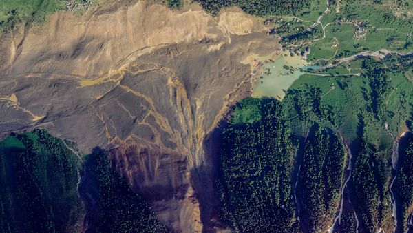Nicht-nur-in-der-Schweiz-brechen-die-Berge