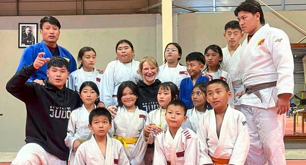 Sabrina-Filzmoser-stellt-mit-250-Kilo-an-Geschenken-fast-das-Christkind-in-den-Schatten