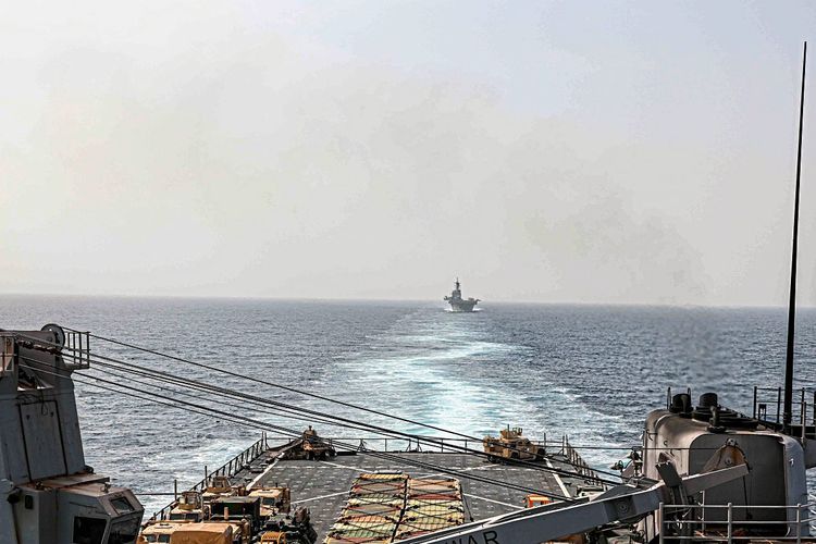 Die US-Kriegsschiffe Carter Hall und Bataan auf dem Weg ins Rote Meer