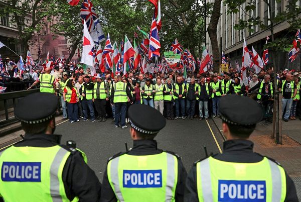 -Beispiellos-Londons-Polizei-im-Gro-einsatz-zu-Mega-Demos