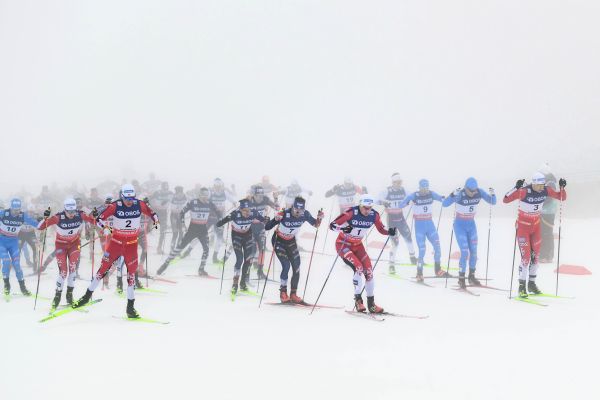 Britischer-Langl-ufer-betrinkt-sich-im-50-Kilometer-Rennen-am-Holmenkollen