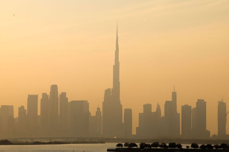 Skyline von Dubai mit dem Hochhaus Burj Khalifa