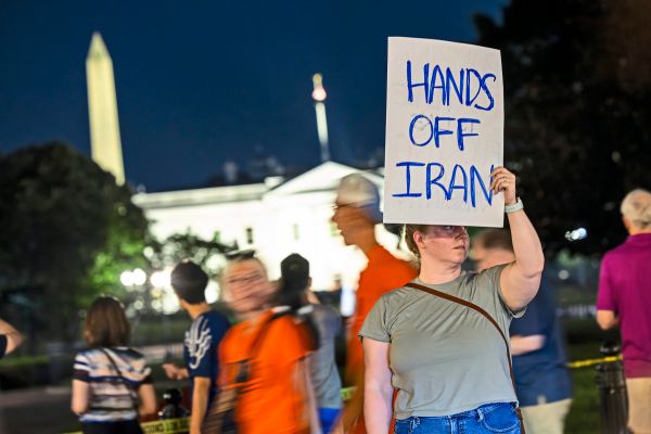 -MAGA-und-Demokraten-gegen-Trump-und-die-alten-Falken-Der-Iran-Einsatz-w-hlt-die-USA-auf