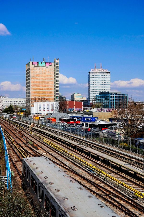 Nach-21-Jahren-Leerstand-Riesen-Wandgem-lde-belebt-Turm-in-Heiligenstadt
