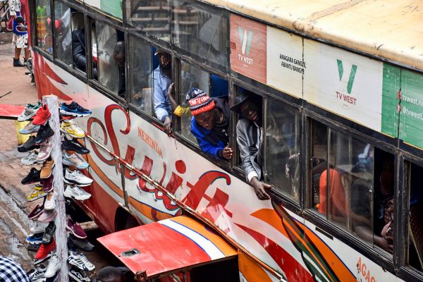 -ber-60-Tote-bei-Busunfall-in-Uganda