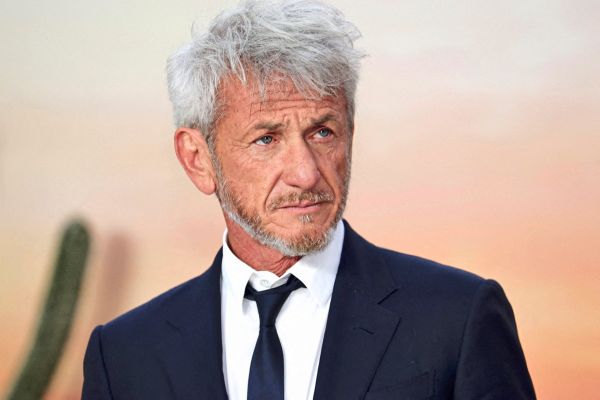 Sean-Penn-erh-lt-in-der-Ukraine-Oscar-aus-einem-Zugteil