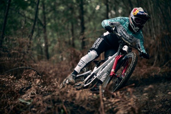 Mountainbike-Titelverteidigerin-H-ll-gewinnt-Weltcupauftakt