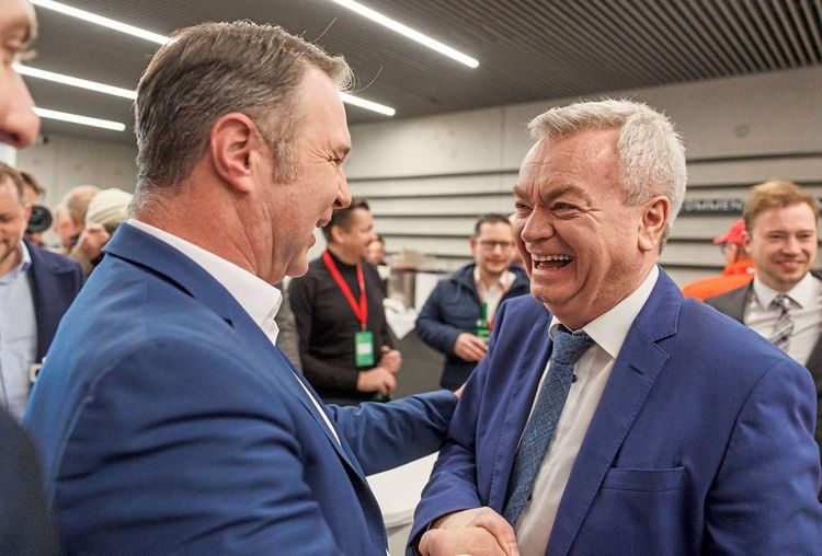 SPÖ-Vorsitzender Andreas Babler gratulierte dem wiedergewählten Landesparteiobmann Anton Lang.