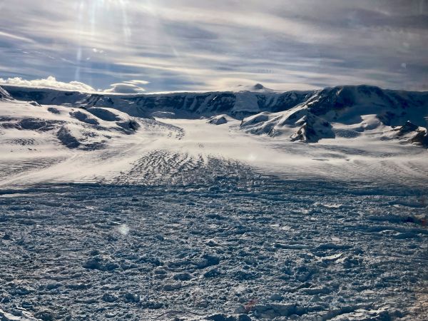 Gletscher-in-der-Antarktis-verlor-Eismassen-in-Rekordgeschwindigkeit