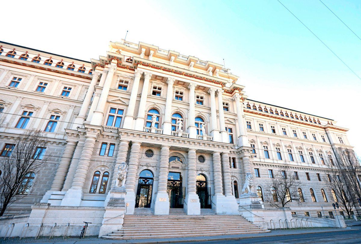 Gericht Bestätigt Lange Haft Für Acht Täter Nach Gruppenvergewaltigung ...