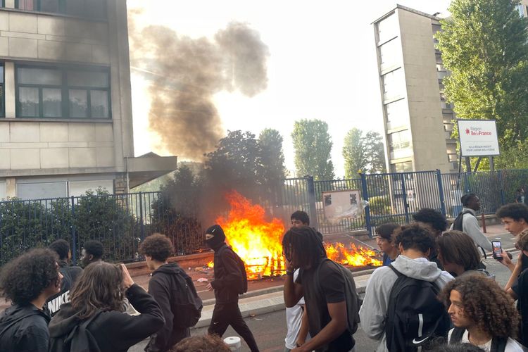In Frankreich eskalieren die Proteste an den Mittelschulen. Auch Universitäten werden erfasst. Augenschein in einem Banlieue-Gymnasium in Chachan.