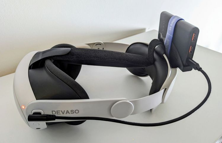 3D gedruckte Akkuhalterung auf einer Quest 3 VR-Brille