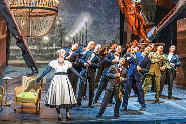 -Die-lustige-Witwe-in-Baden-ist-verdammt-h-bsch-anzuschauen